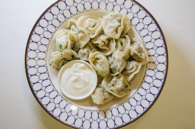 Мясо, мука и майонез. Есть ли польза в тарелке пельменей?