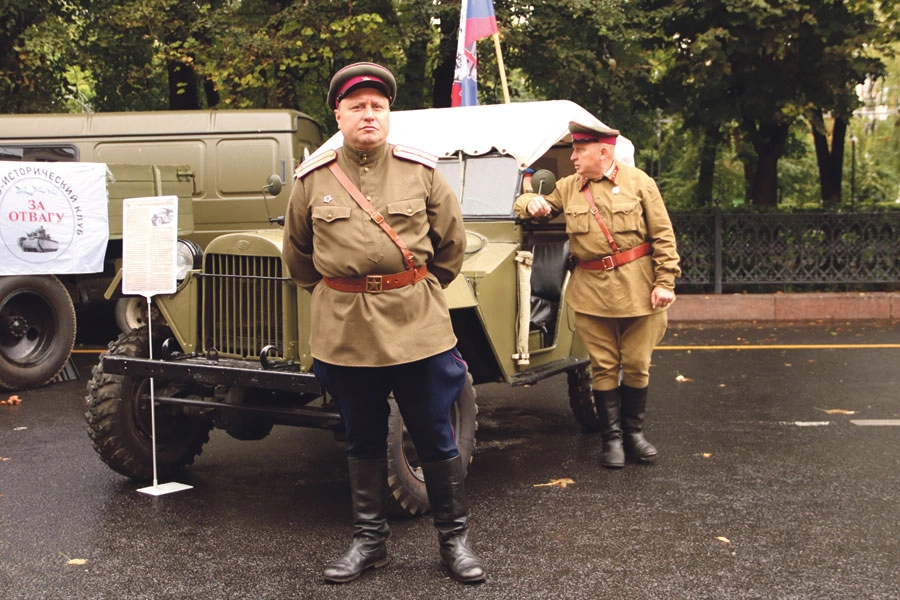 Благодаря Егению Соловьеву и членам клуба реконструкторов «За отвагу» горожане окунулись в военные 1940-е годы.