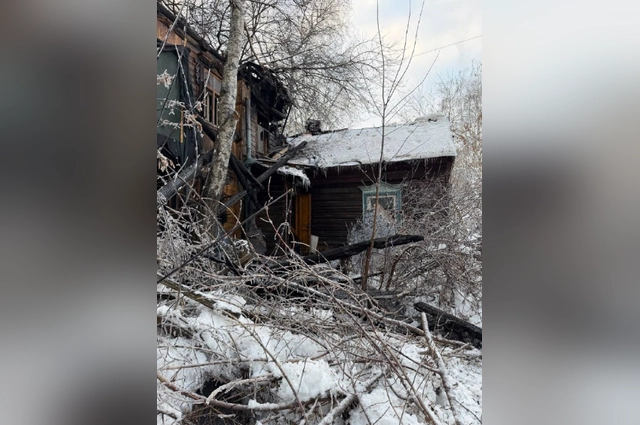 Улица Хади Атласи сформировалась ещё в конце XIX века и долгое время застраивалась малоэтажными деревянными домами.