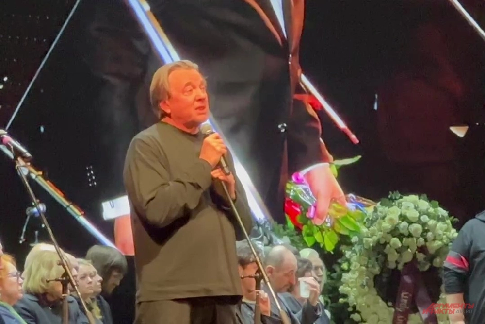 Константин Эрнст.