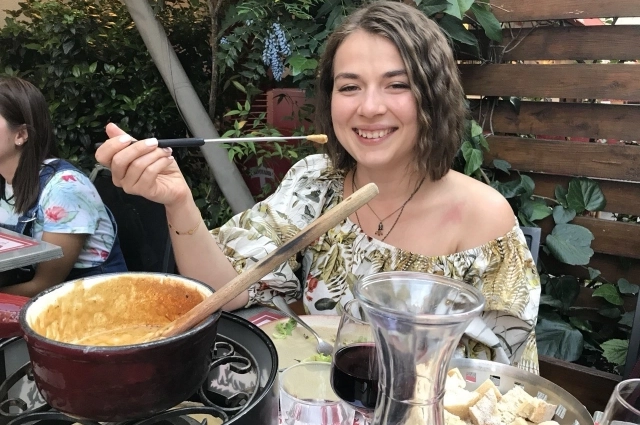 Юля полюбила французскую кухню, но жареная картошка с мясом до сих пор одно из любимых блюд