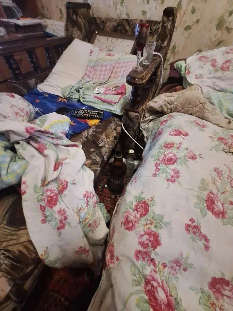 У девочки даже не было нормальной постели. 