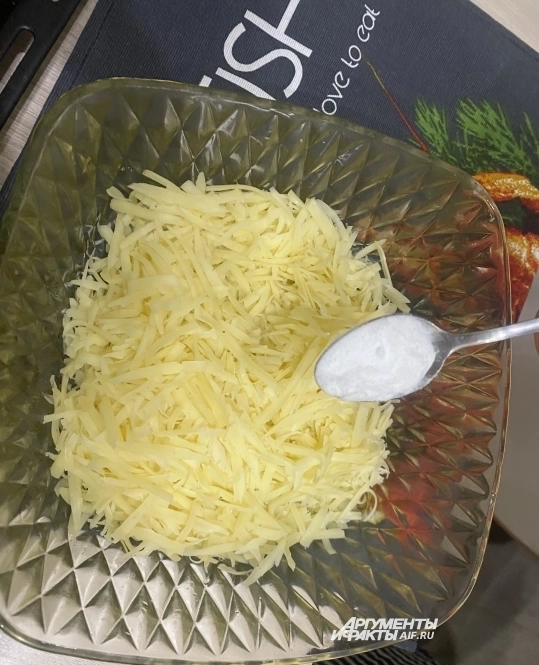 Ложечка соды сыру точно не помешает.
