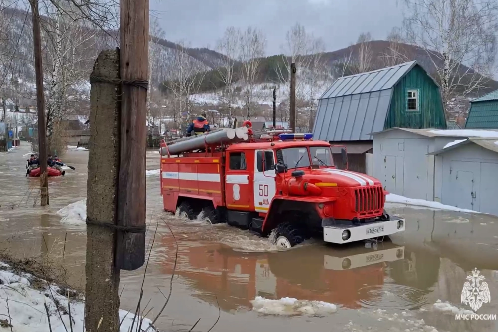В Аше Челябинской области эвакуировали жителей из-за сильного паводка.