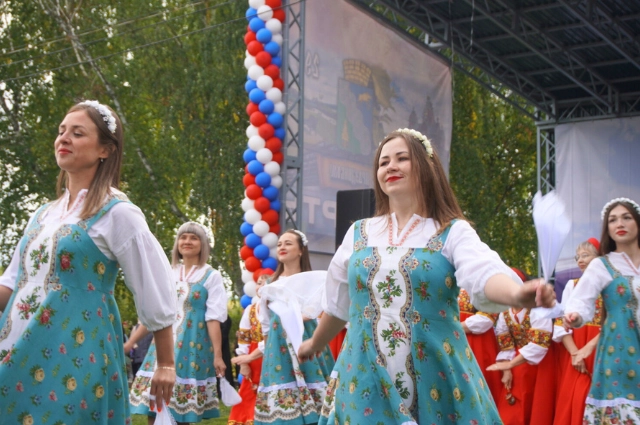 Точка притяжения. В Бисерти открылся 40-метровый мурал о Демидовых