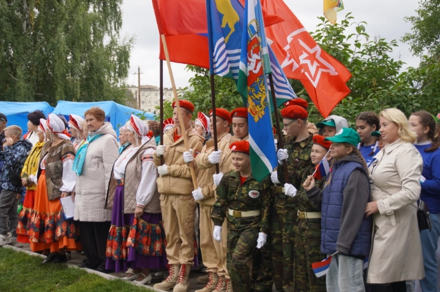 Точка притяжения. В Бисерти открылся 40-метровый мурал о Демидовых