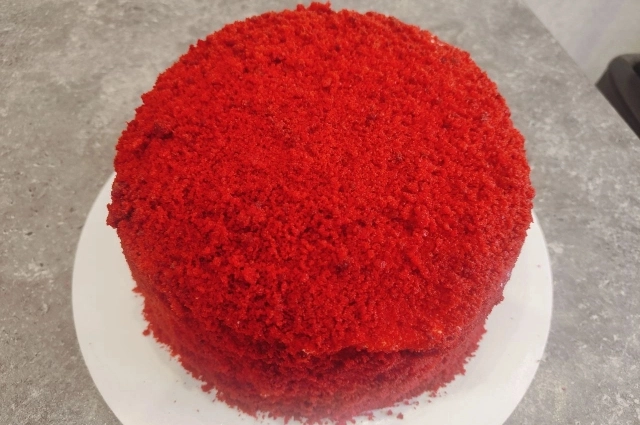 Украсить торт можно по своему желанию.