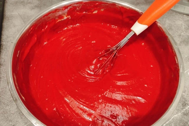 Тесто получается очень ярким и нежным.