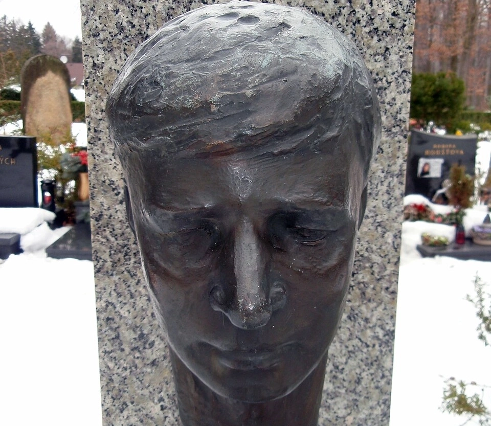 Памятник Людеку Чайке.