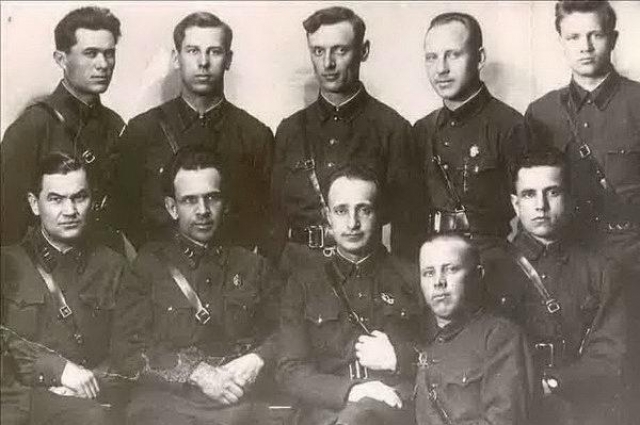 Сотрудники Челябинского управления НКВД - часть из них будет осуждена в 1940 году за незаконные методы ведения следствия.