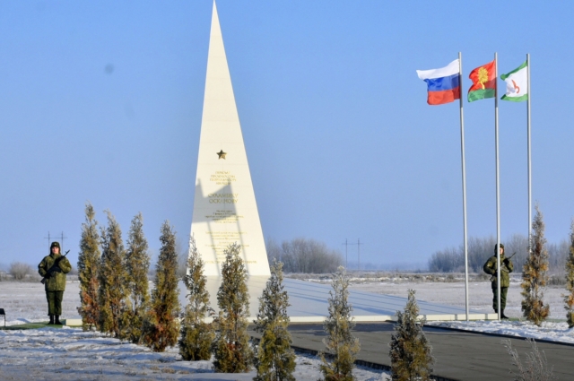 Памятник Герою России в посёлке Хворостянка Добринского района.