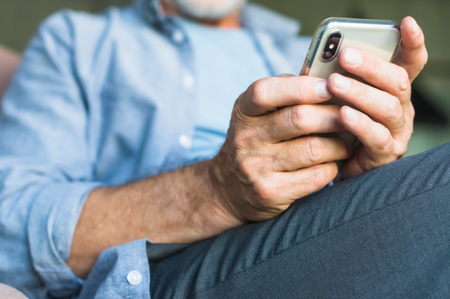 Основной способ развода – по-прежнему телефонные звонки.