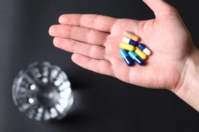 Бесконтрольное употребление антибиотиков очень опасно.