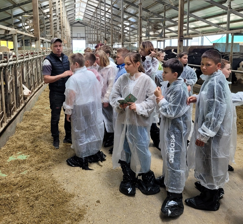 В хозяйстве разработана отдельная профориентационная программа для школьников и студентов.