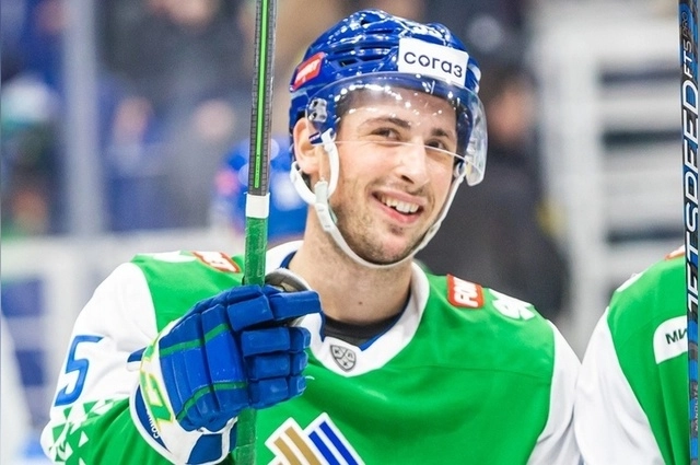 По регламенту КХЛ, у «барсов» есть всего 48 часов, чтобы подписать контракт с хоккеистом на прежних условиях — 80 млн рублей за сезон.