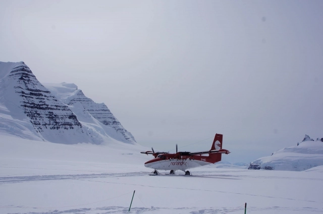 Даже самолётам без лыж здесь делать нечего.
