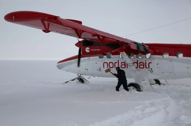 Около получаса - и лыжи буквально вмерзают в лёд.