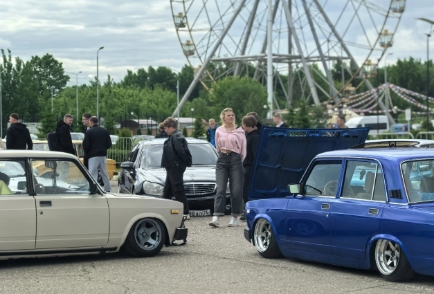 Одно из первых знаковых мероприятий Дня города - выставка ретро-авто.