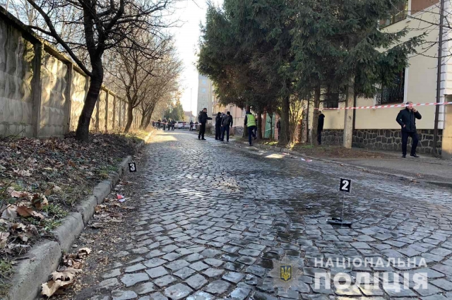В Мукачево произошла стрельба на улице, есть раненые