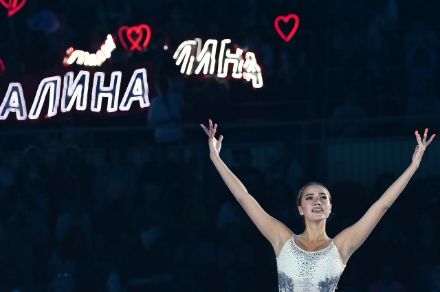 На вопросы о романах Алина отвечает коротко и решительно.