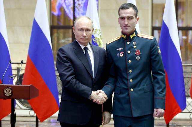 В декабре 2023 г. Верховный главнокомандующий Владимир Путин вручил Темирлану Абуталимову медаль 
