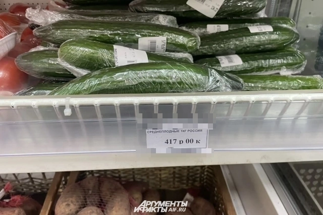 Огурцы оказались дороже многих фруктов.