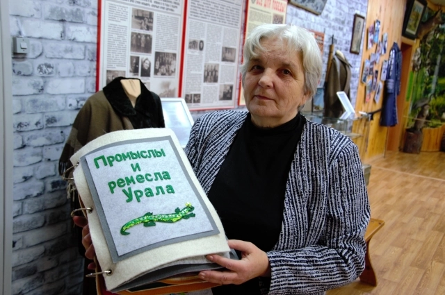 Мастерица создала для музея книу, где каждое ремесло можно потрогать.