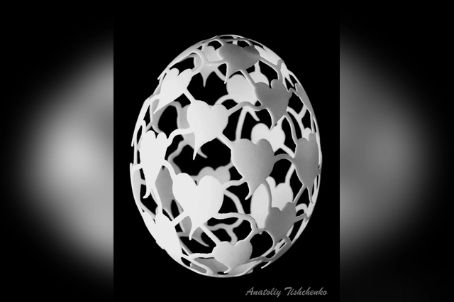 Самая хрупкая красота — яйцо с сердечками.