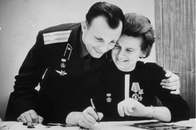Юрий Гагарин и Валентина Терешкова.