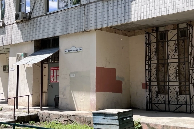 По словам дворника Ирины Акифьевой, такое ЧП здесь впервые.
