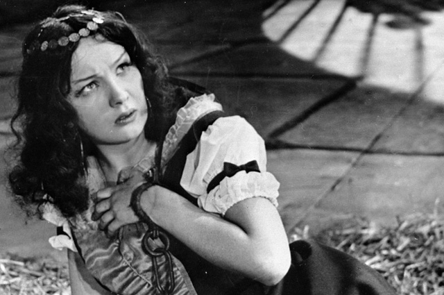 Наталья Тенякова в&nbsp;роли Вари Асенковой в&nbsp;фильме «Зеленая карета».