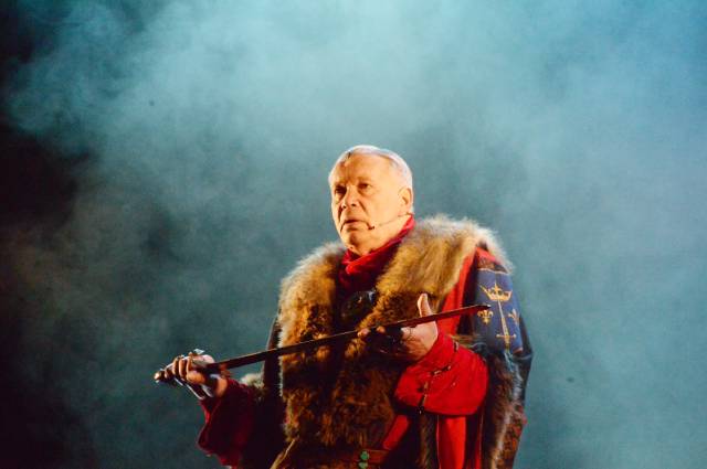 Олег Марусев на сцене «Театра Луны».
