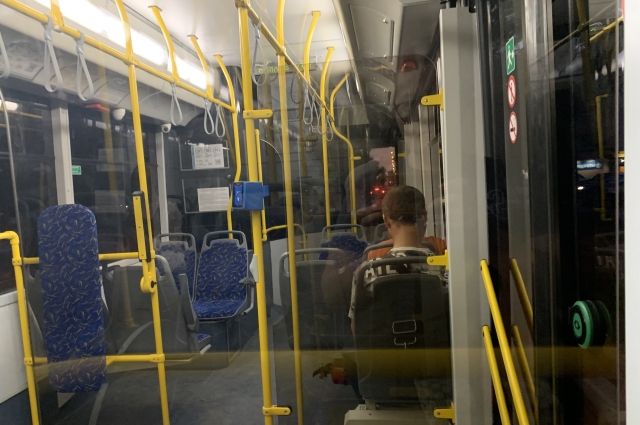 Салон автобуса.