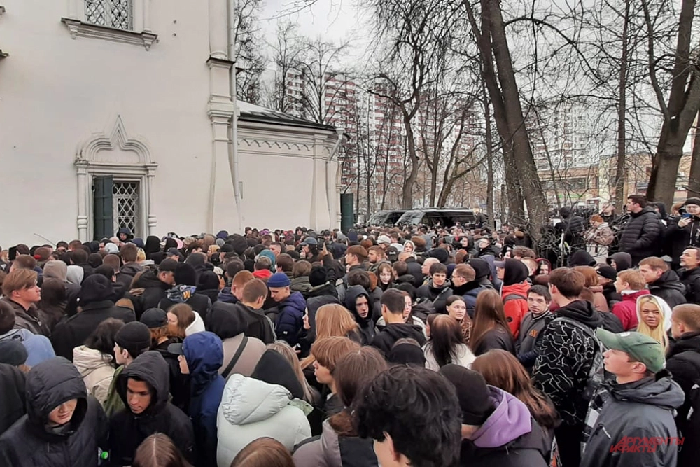 На похороны Паши Техника пришли было около пяти тысяч человек.