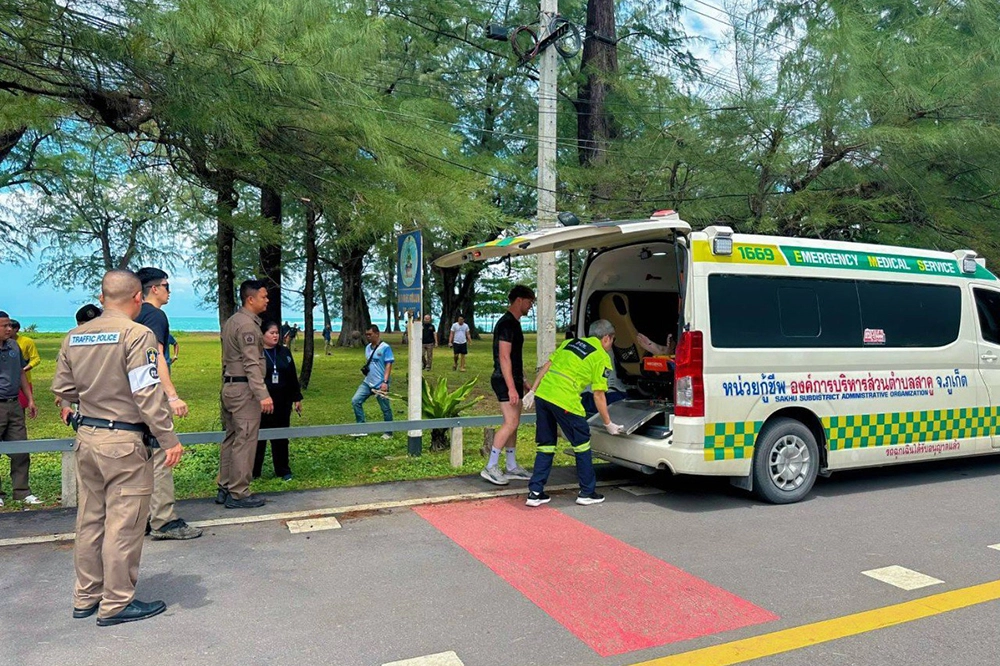 Скорая на пляже Най-Янг.