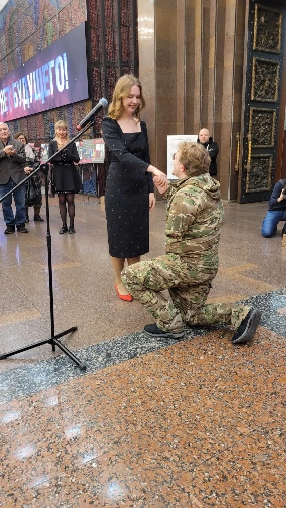 Владислав Панов попросил свою невесту выйти за него замуж.