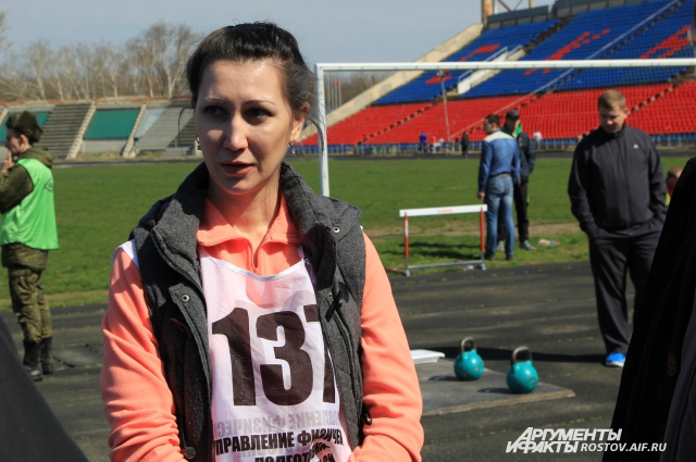 Ефрейтор Наталья  Кадочникова сдавала экзамены по физподготовке наравне с мужчинами.