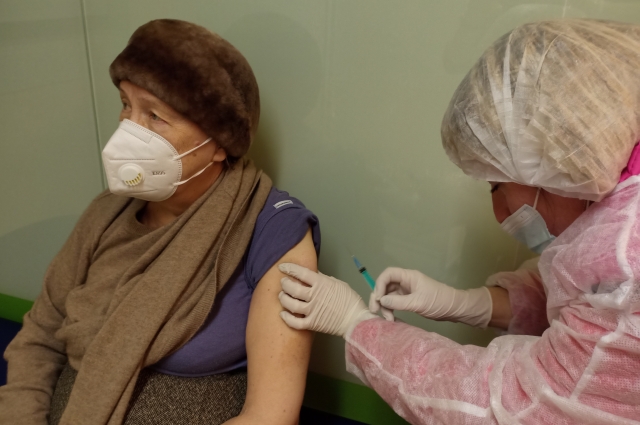 Людмила Ивановна прививок не боится и рекомендует делать их всем.