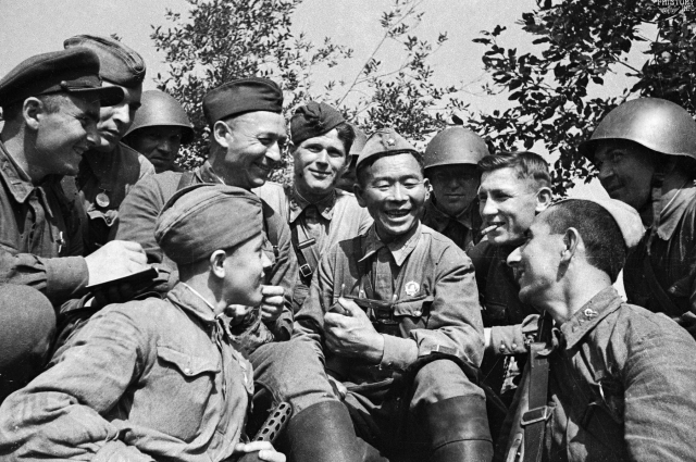  В годы Великой Отечественной рядовым полагалось 20 граммов махорки ежедневно.