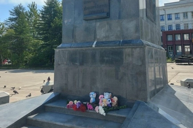 В Магадане появился стихийный мемориал. 