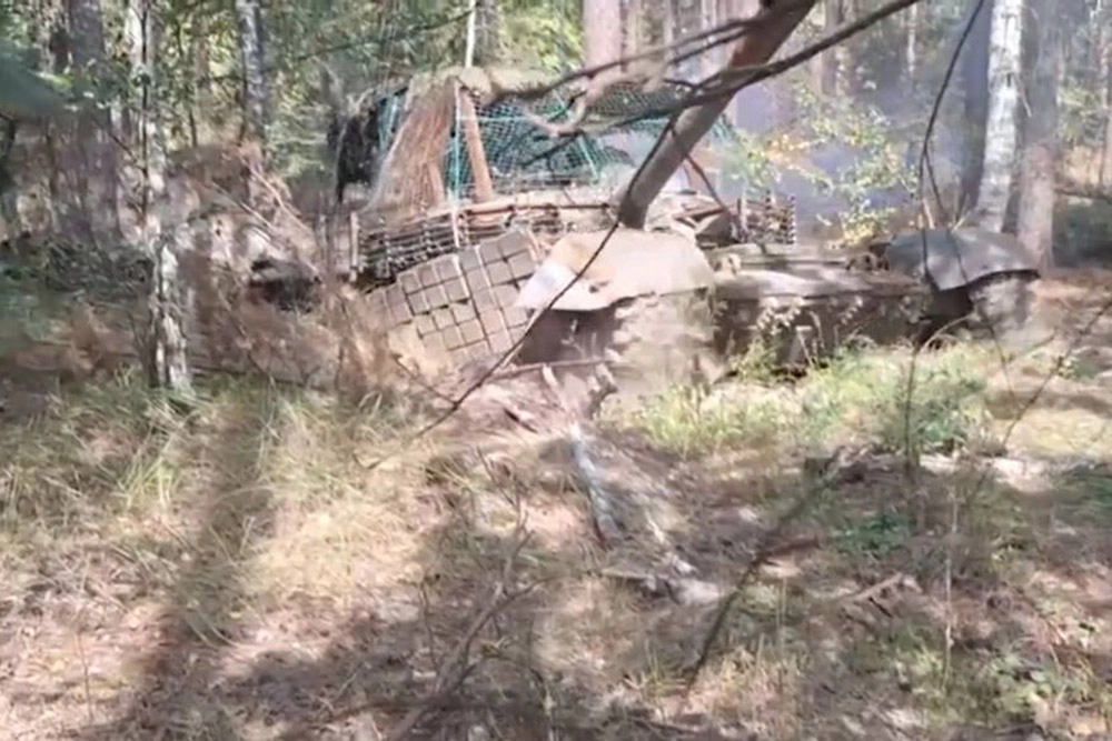 Танк в пути на огневую позицию.