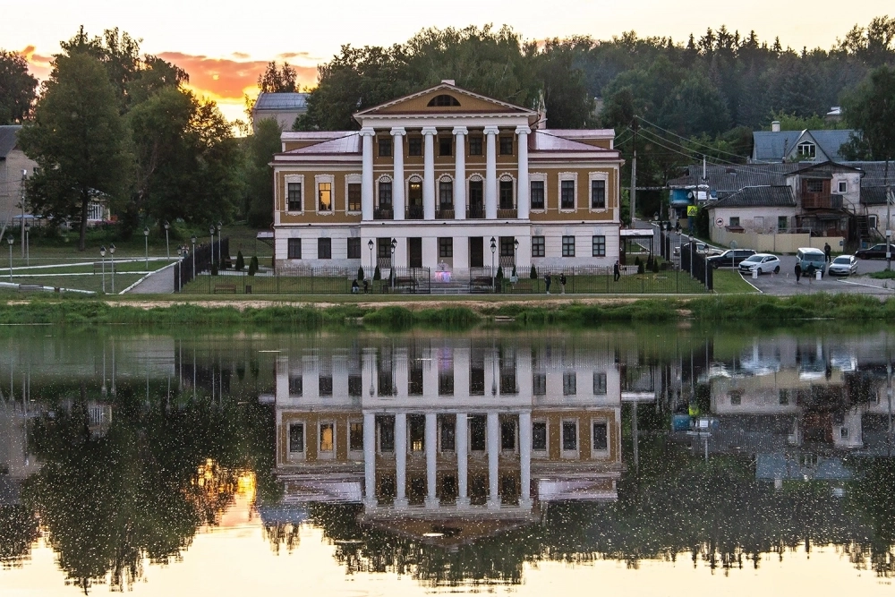 Вид на усадьбу с берега будущего экокурорта.