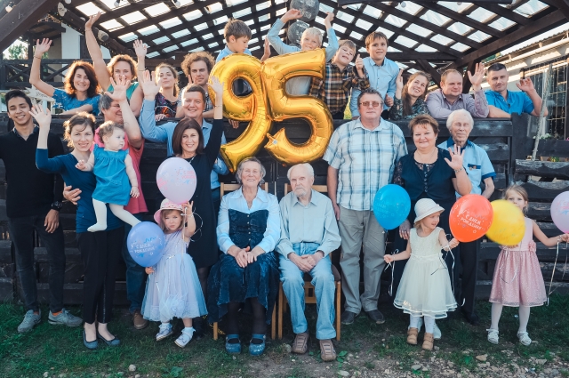 На 95-летии Сергея Васильевича собралась вся семья.