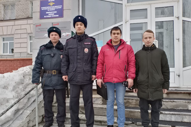 старшина полиции Руслан Кадыров, сержант полиции Ислам Тогузбаев и два стажера-полицейских.