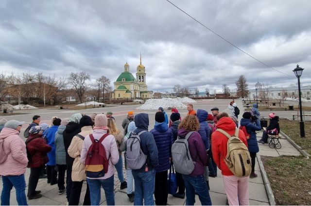 Пассажиров дополнительной электрички до Каменска-Уральского ждет экскурсия