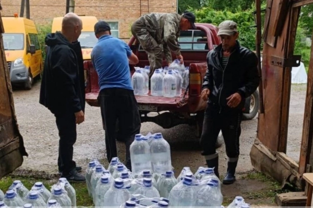 В пострадавших районах организовали подвоз питьевой воды.