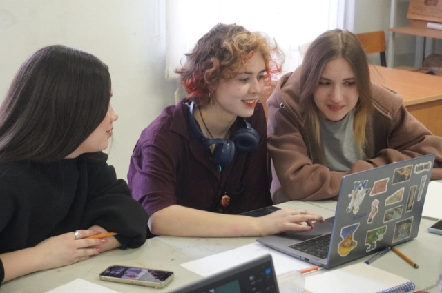 «Закипает история». Студенты СХУ разработали эскизы монументальной росписи