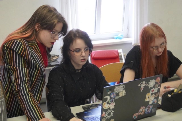 «Закипает история». Студенты СХУ разработали эскизы монументальной росписи
