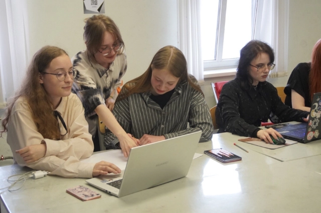 «Закипает история». Студенты СХУ разработали эскизы монументальной росписи