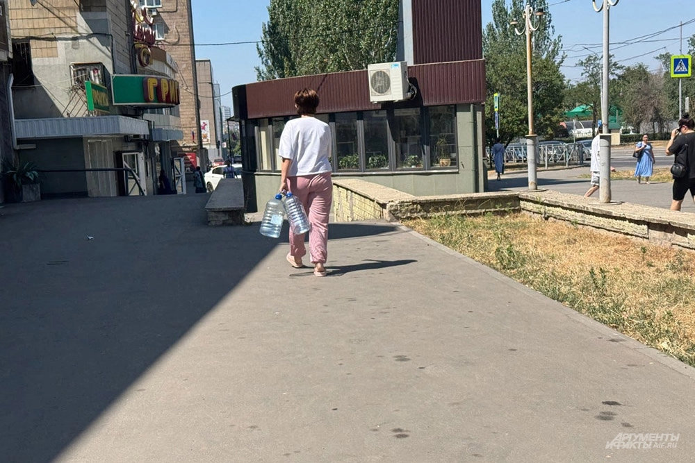 «Когда будет, не знаю!» В Донецке дефицит питьевой воды